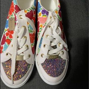 Guess Sneakers! Size 9 (39)